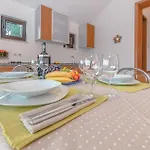 1 Bedroom Awesome In Daire *