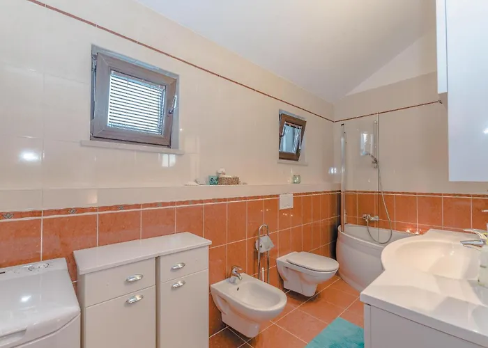 アパート 1 Bedroom Awesome In