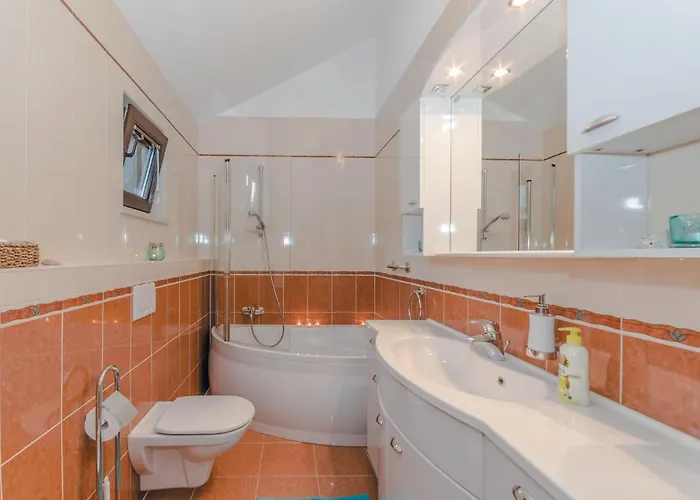 アパート 1 Bedroom Awesome In コラン