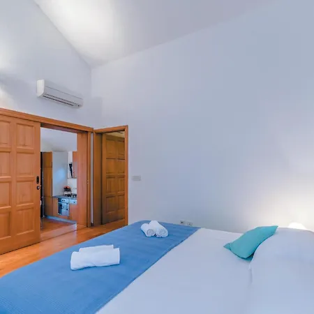 1 Bedroom Awesome In Apartament