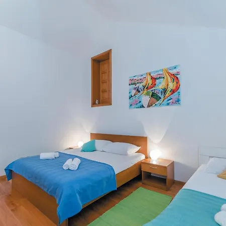 1 Bedroom Awesome In Appartement *