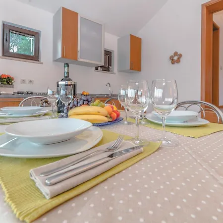 1 Bedroom Awesome In Appartement *