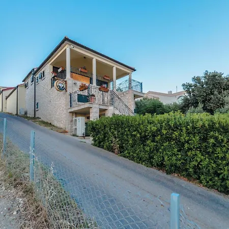 1 Bedroom Front In