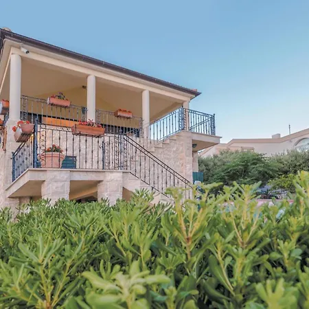شقة 1 Bedroom Front In *