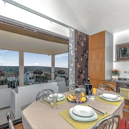 1 Bedroom Front In *